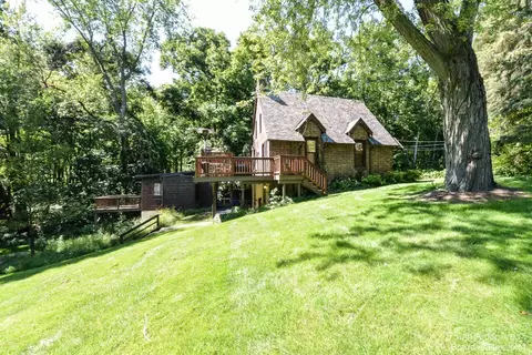 2 Ridgemor Dr, Ann Arbor, MI 48103 photo 2