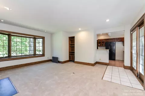 2 Ridgemor Dr, Ann Arbor, MI 48103 photo 15
