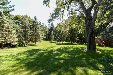2 Ridgemor Dr, Ann Arbor, MI 48103 photo 88