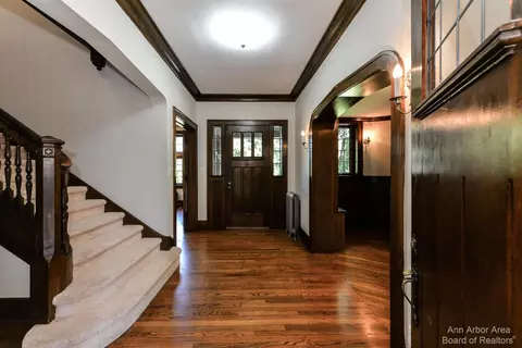 2 Ridgemor Dr, Ann Arbor, MI 48103 photo 5
