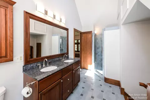 2 Ridgemor Dr, Ann Arbor, MI 48103 photo 33