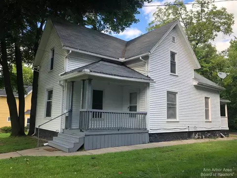 917 Chittock Ave, Jackson, MI 49203