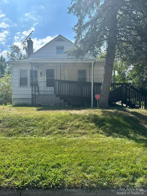 1262 Davis, Ypsilanti, MI 48198