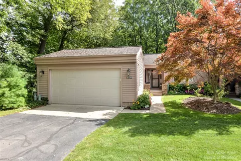 5409 Golden Oak Ln, Ann Arbor, MI 48103