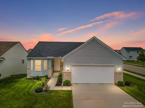 4075 Ash Tree Ln, Howell, MI 48843