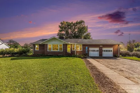 9290 Willis Rd, Willis, MI 48191