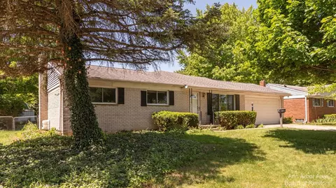 3904 Golfside Rd, Ypsilanti, MI 48197