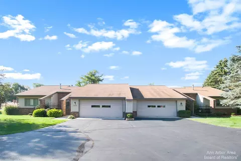 1524 Heather Vale Dr #49, Jackson, MI 49203