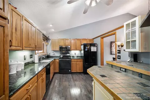 6624 Robison Ln, Saline, MI 48176 photo 8