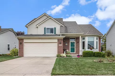 6588 E Summerdale Cir, Ypsilanti, MI 48197