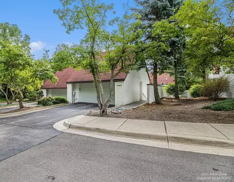 1027 Young Pl, Ann Arbor, MI 48105