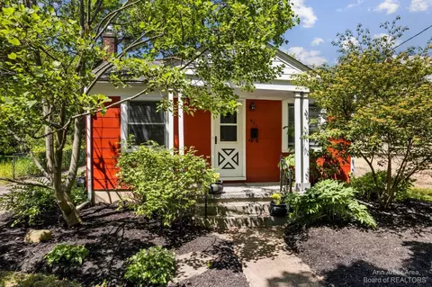 901 Gott St, Ann Arbor, MI 48103
