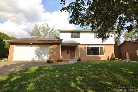 1503 Warwick Ct, Ann Arbor, MI 48103