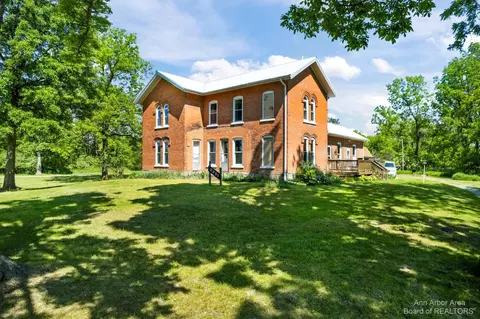 6951 Clark Lk, Jackson, MI 49201