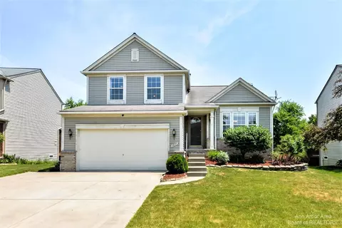 10171 E Avondale Cir, Ypsilanti, MI 48198
