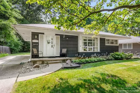 816 Carbeck Dr, Ann Arbor, MI 48103