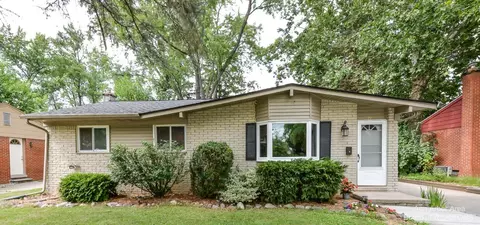 77 Nichols Dr, Saline, MI 48176