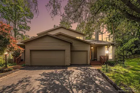 1912 Old Orchard Ct, Ann Arbor, MI 48103