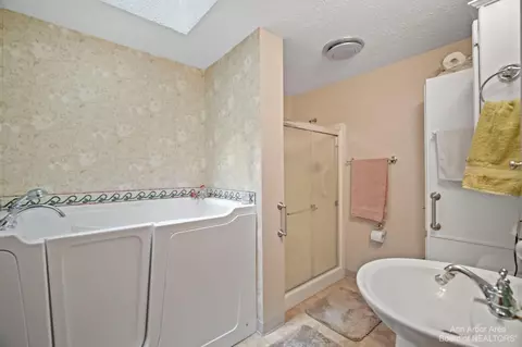 2003 Augusta Dr, Jackson, MI 49201 photo 17