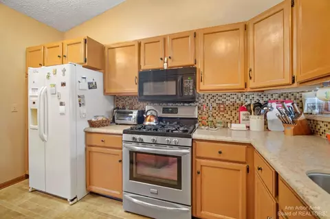 2003 Augusta Dr, Jackson, MI 49201 photo 7