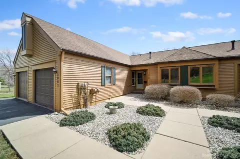 2003 Augusta Dr, Jackson, MI 49201 photo 2