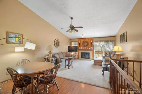 2003 Augusta Dr, Jackson, MI 49201 photo 3