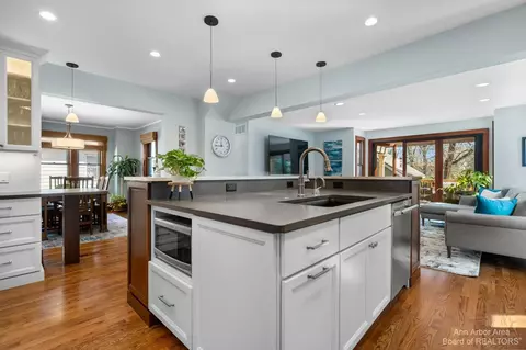 439 Eberwhite Blvd, Ann Arbor, MI 48103 photo 18