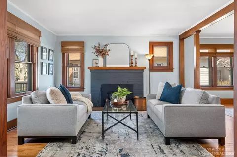 439 Eberwhite Blvd, Ann Arbor, MI 48103 photo 9