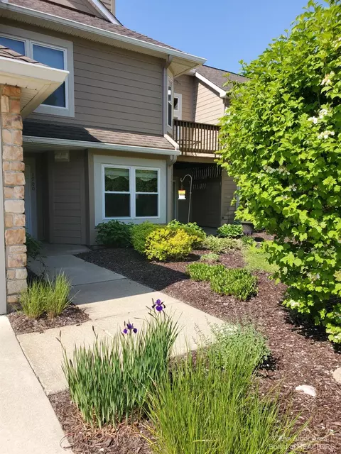 1700 Coburn Ct, Ann Arbor, MI 48108