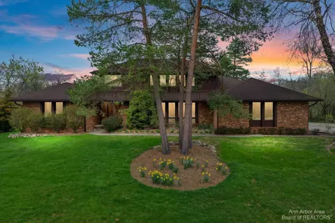 1398 Wolverhampton Ln, Ann Arbor, MI 48105