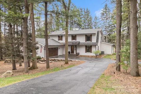 3933 N Michael Rd, Ann Arbor, MI 48103