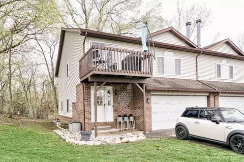 9246 Lake Pine Dr, Whitmore Lake, MI 48189