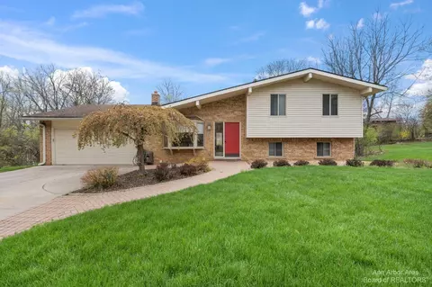 4325 E Loch Alpine Dr, Ann Arbor, MI 48103