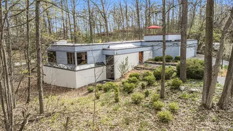 3995 Penberton Dr, Ann Arbor, MI 48105