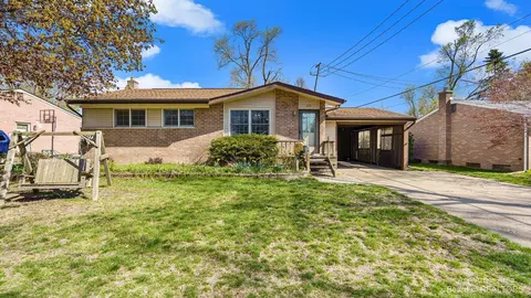 275 Pleasant Ridge Dr, Saline, MI 48176