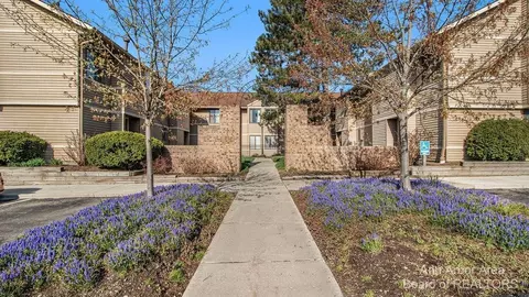 275 Briarcrest Dr #181, Ann Arbor, MI 48104