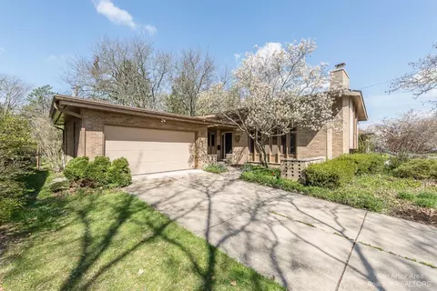 1812 Waltham Dr, Ann Arbor, MI 48103