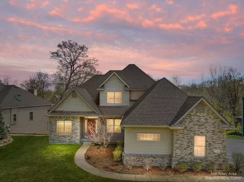 9706 Sheltering Oaks Dr, Brighton, MI 48114