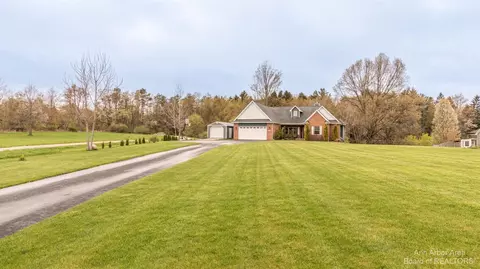 4860 Pinckney Rd, Howell, MI 48843