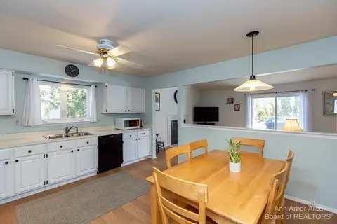 689 Glenwyth, Brighton, MI 48116 photo 6