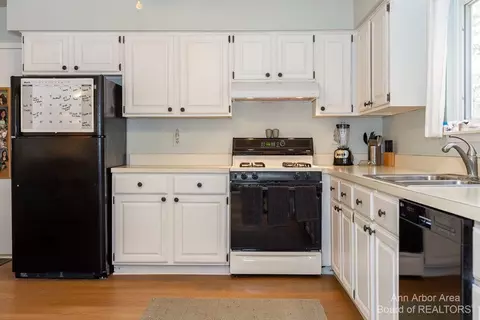 689 Glenwyth, Brighton, MI 48116 photo 7