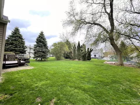 689 Glenwyth, Brighton, MI 48116 photo 2