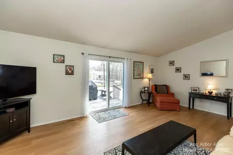 689 Glenwyth, Brighton, MI 48116 photo 4
