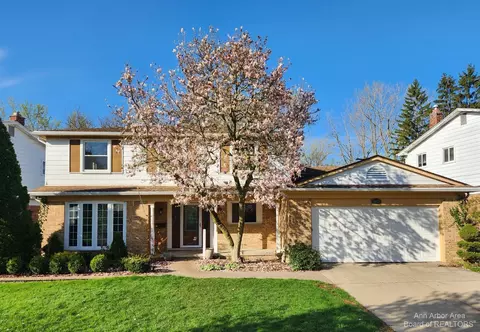 3042 Lexington Dr, Ann Arbor, MI 48105