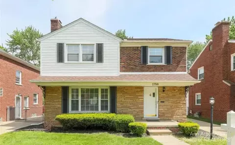 1750 Newcastle Rd, Grosse Pointe Woods, MI 48236