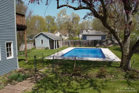 7648 Forest St, Dexter, MI 48130 photo 9