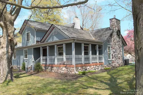 7648 Forest St, Dexter, MI 48130 photo 2