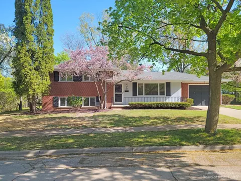 1818 Ivywood Dr, Ann Arbor, MI 48103