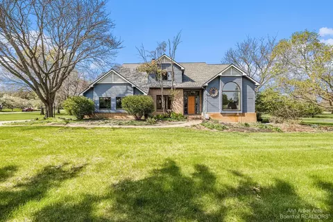 5531 Spring Hill Dr, Ann Arbor, MI 48105