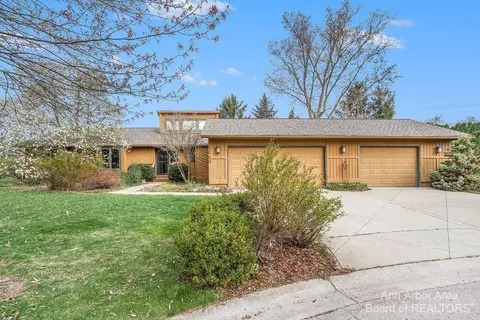 3645 Waldenwood Dr, Ann Arbor, MI 48105